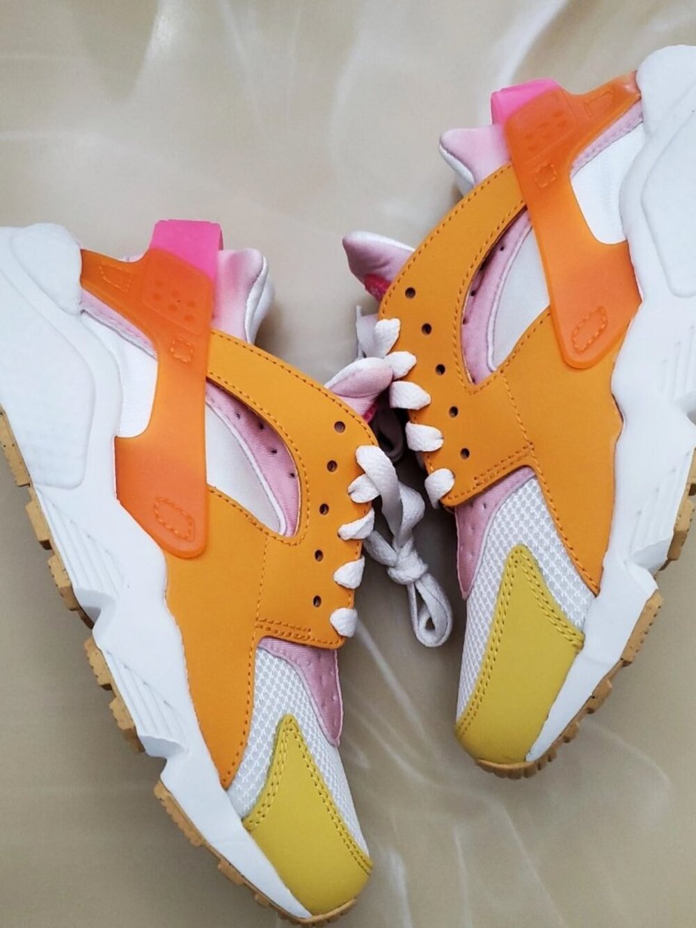 Nike Air Huarache Women's Shoes Size 6 Hyper Pink/Solar Flare - Picture 5 of 12